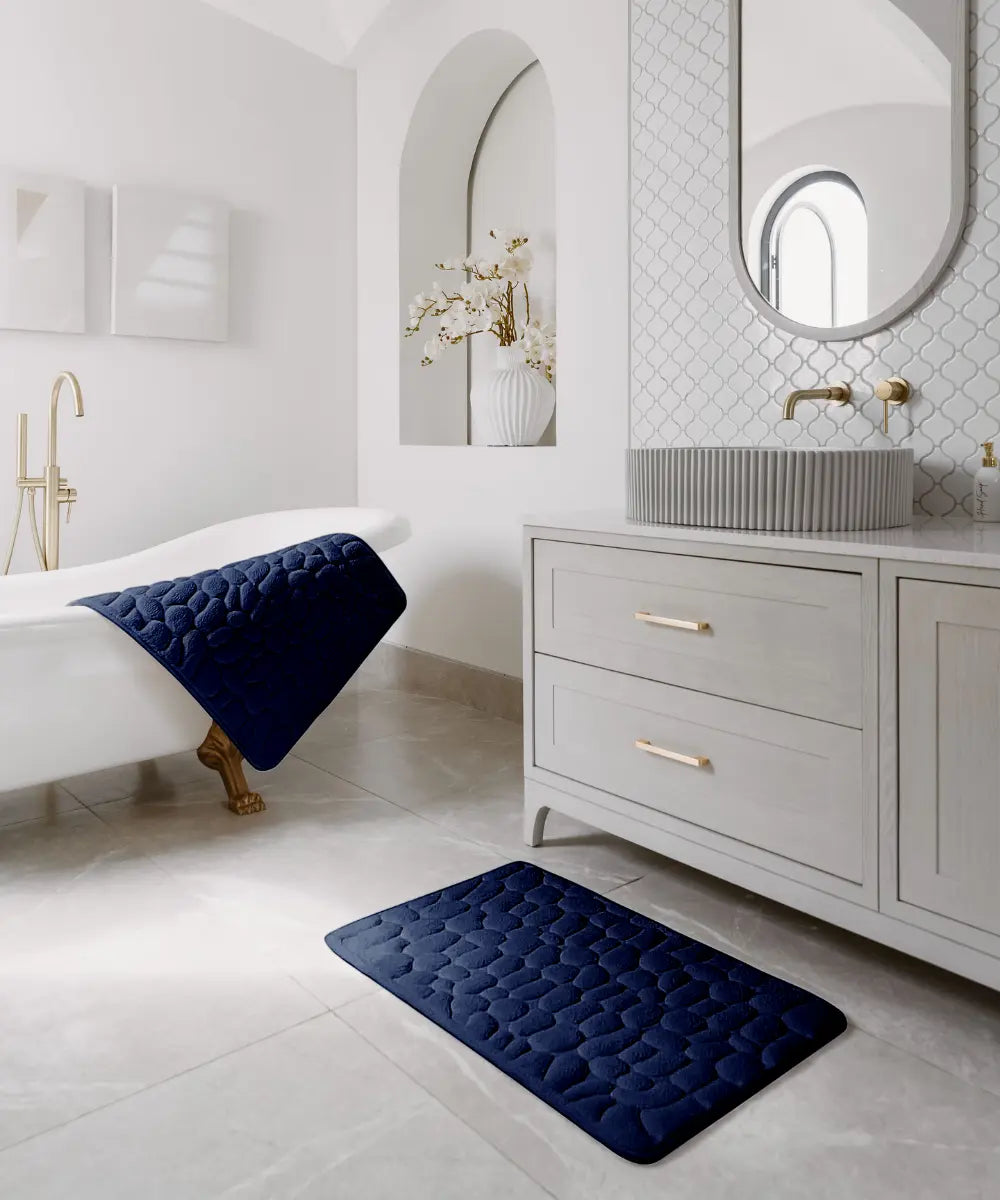 Massaging and non-slip bath mat for ultimate comfort