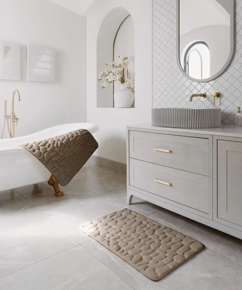 Massaging and non-slip bath mat for ultimate comfort