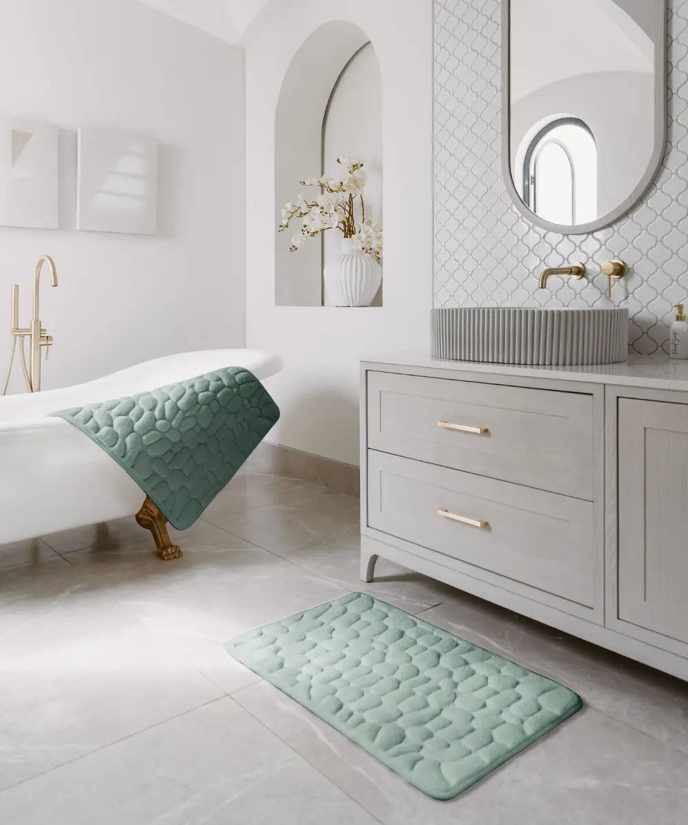 Massaging and non-slip bath mat for ultimate comfort
