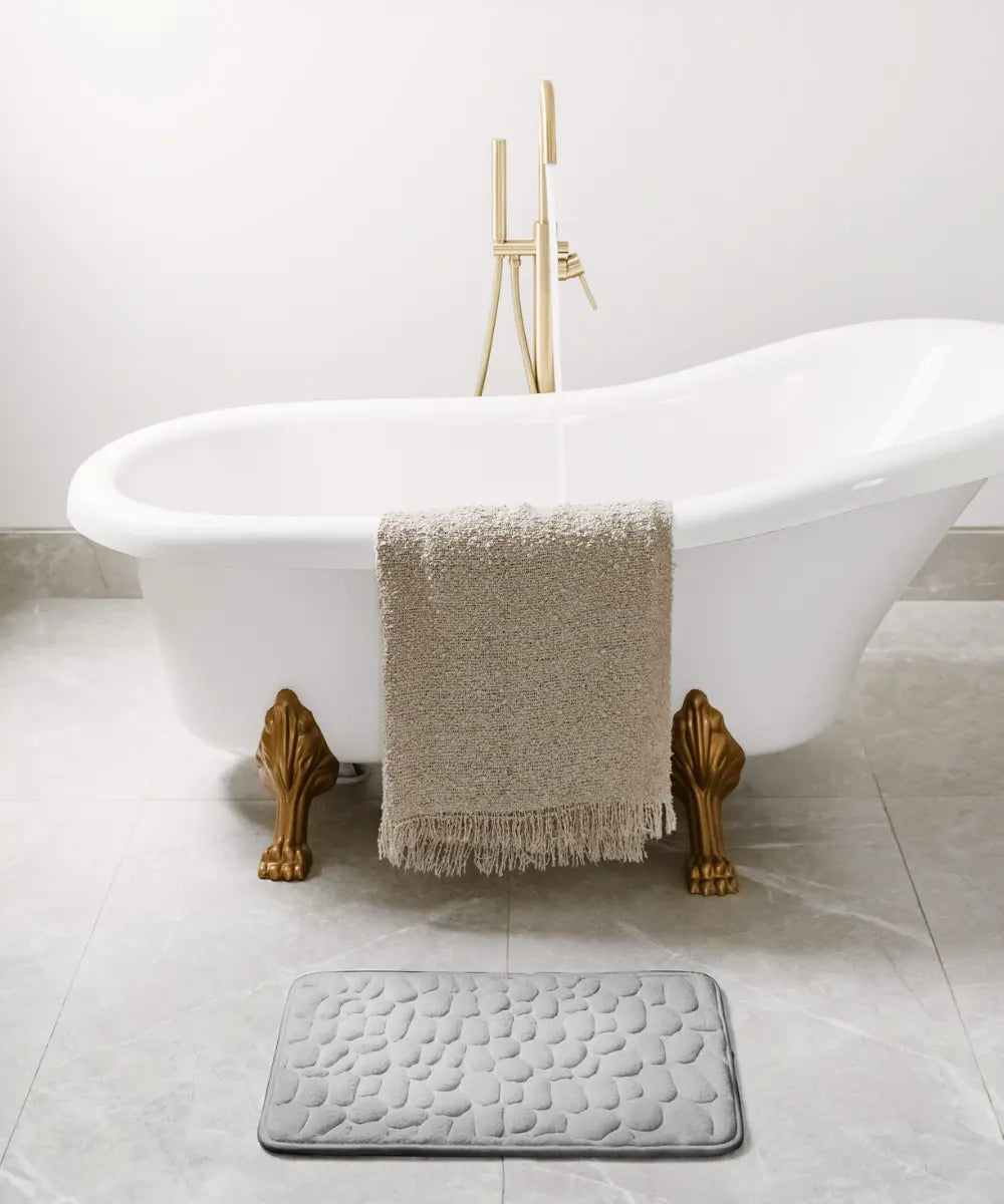 Massaging and non-slip bath mat for ultimate comfort