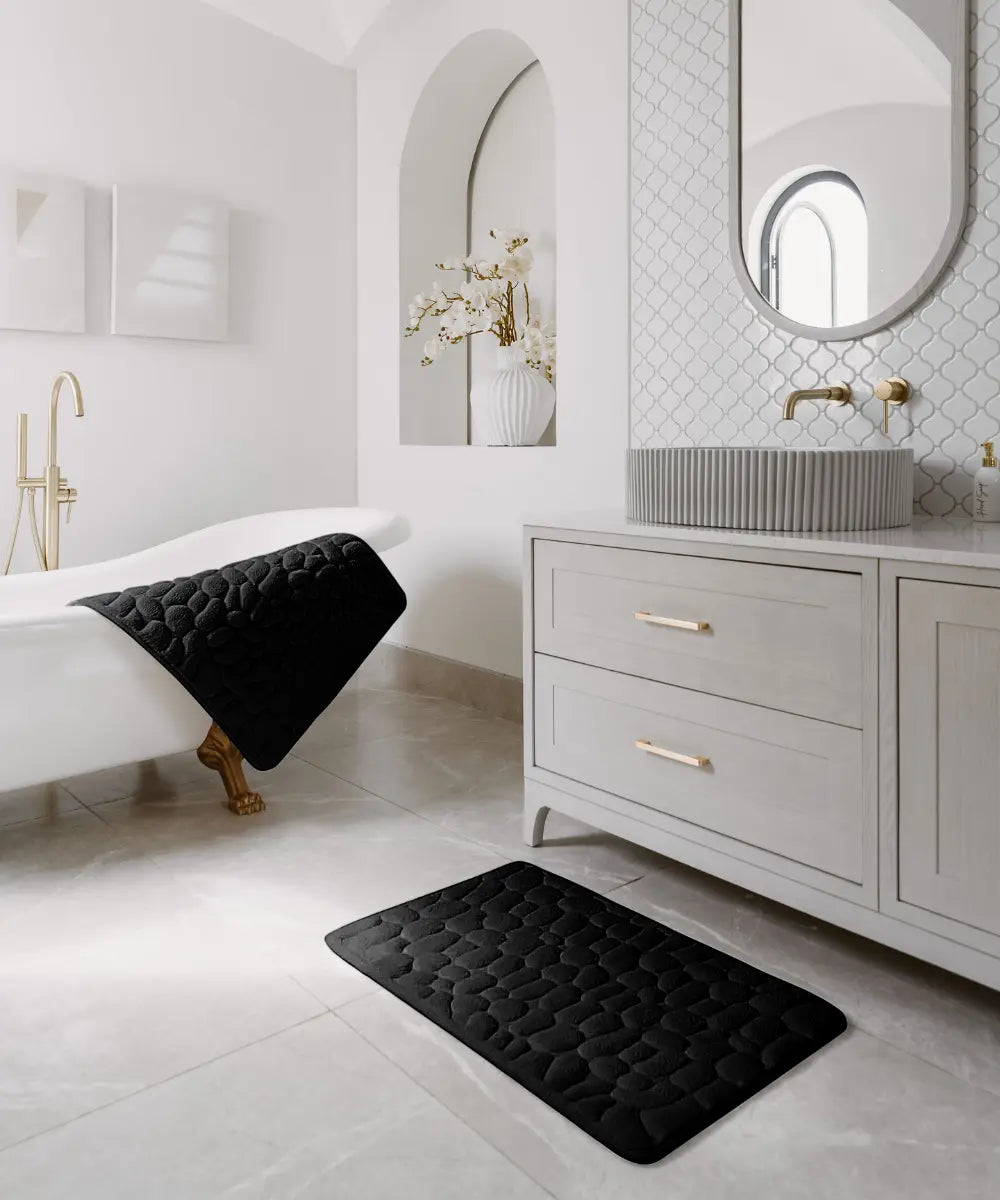 Massaging and non-slip bath mat for ultimate comfort
